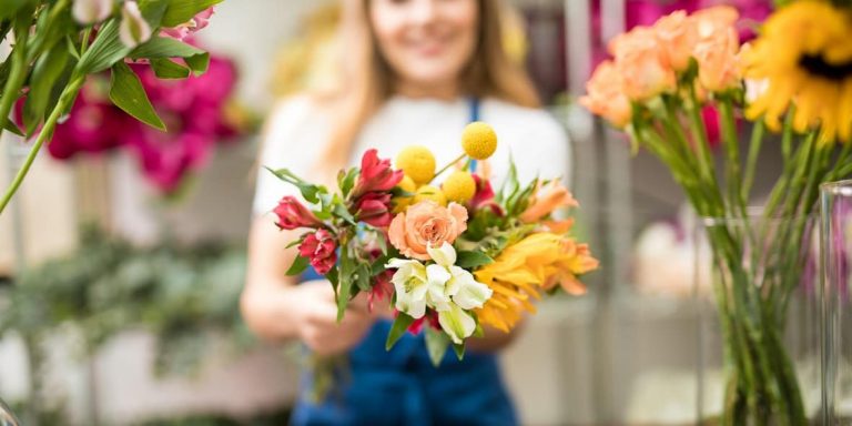Seven Benefits of Shopping from an Online Flower Shop in Dubai